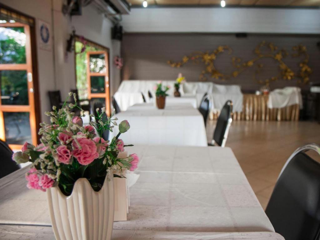 Chayada Garden House And Resort Hotel Накхонратчасима Экстерьер фото