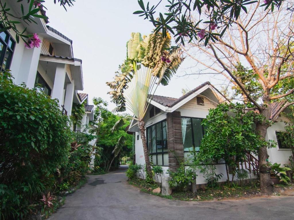 Chayada Garden House And Resort Hotel Накхонратчасима Экстерьер фото