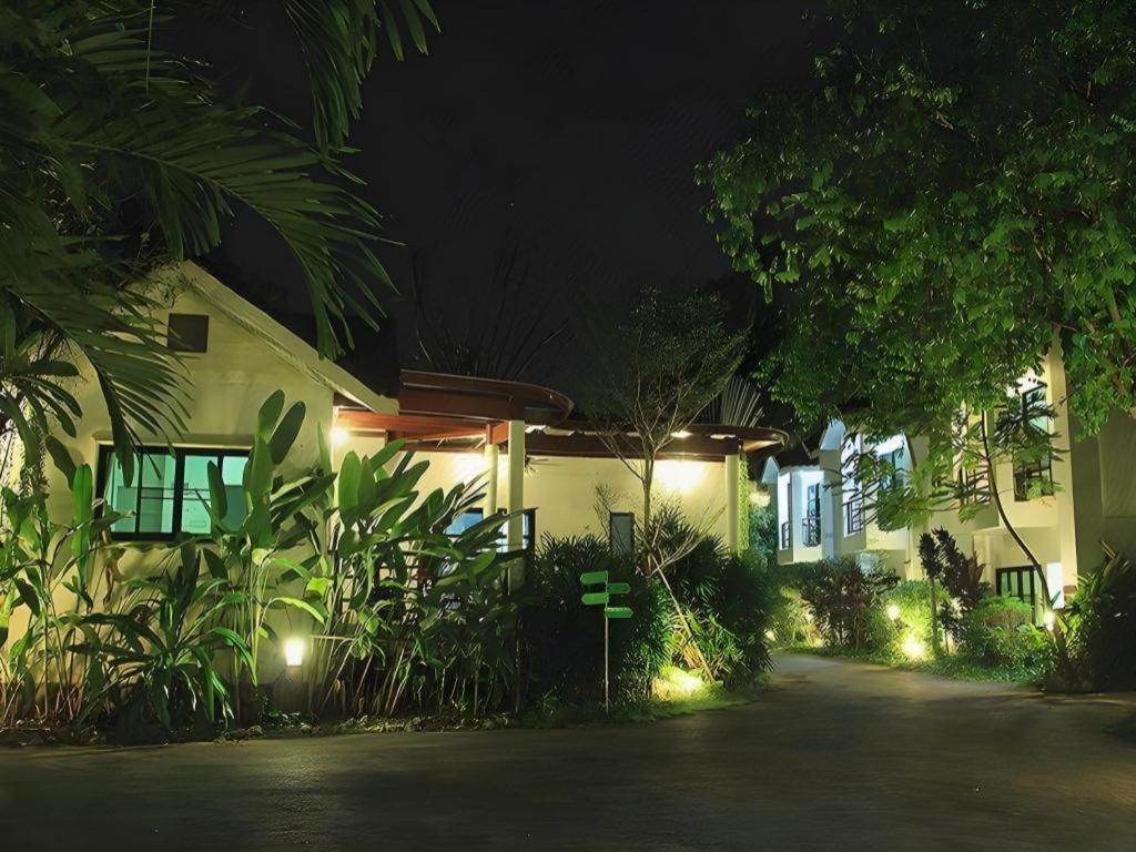 Chayada Garden House And Resort Hotel Накхонратчасима Экстерьер фото