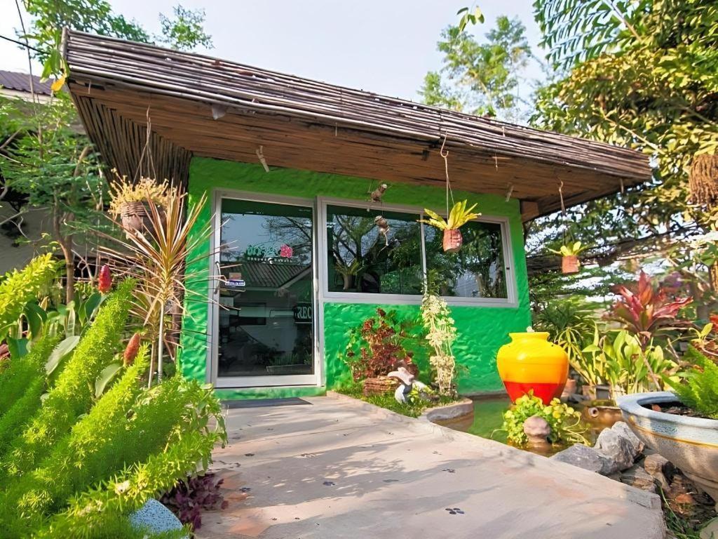Chayada Garden House And Resort Hotel Накхонратчасима Экстерьер фото