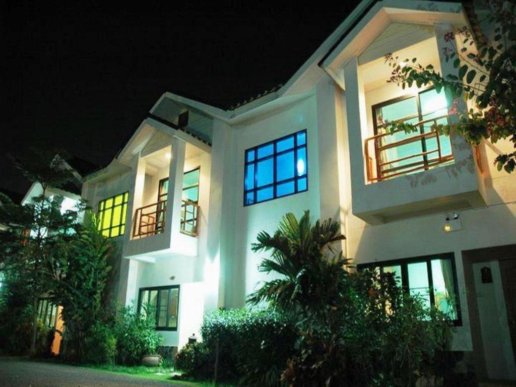 Chayada Garden House And Resort Hotel Накхонратчасима Экстерьер фото