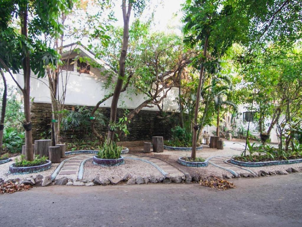 Chayada Garden House And Resort Hotel Накхонратчасима Экстерьер фото