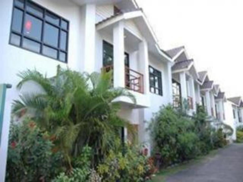Chayada Garden House And Resort Hotel Накхонратчасима Экстерьер фото