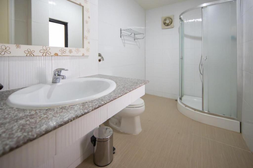 Chayada Garden House And Resort Hotel Накхонратчасима Экстерьер фото