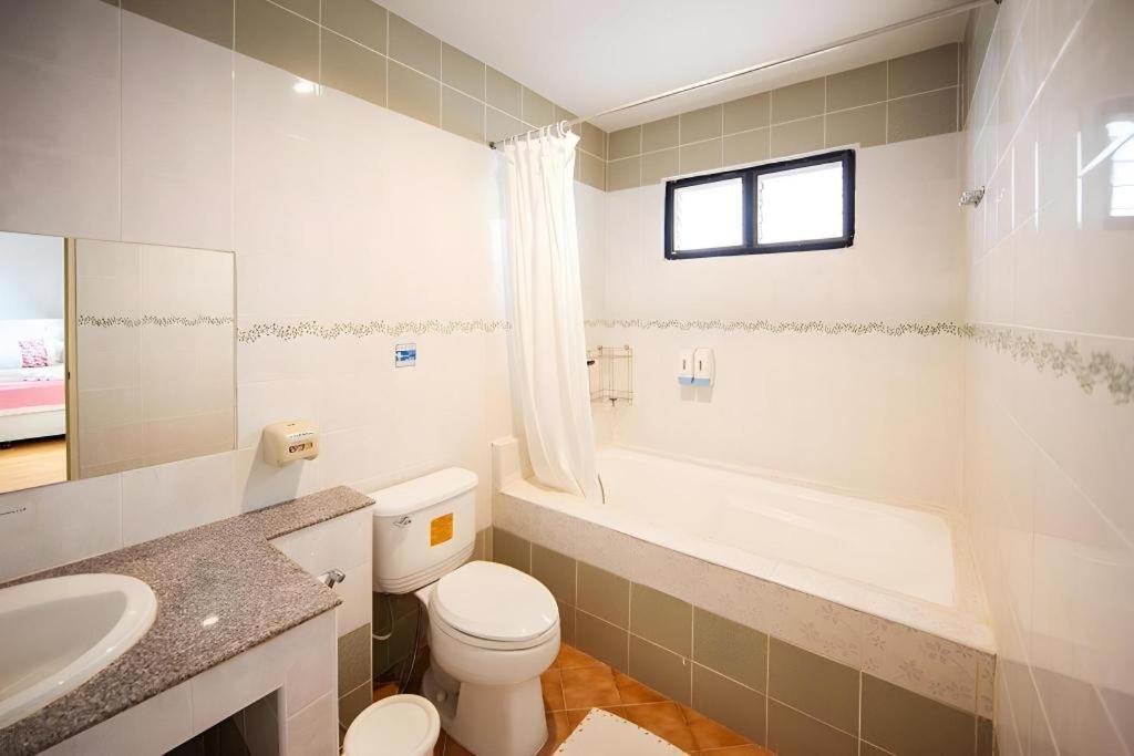 Chayada Garden House And Resort Hotel Накхонратчасима Экстерьер фото